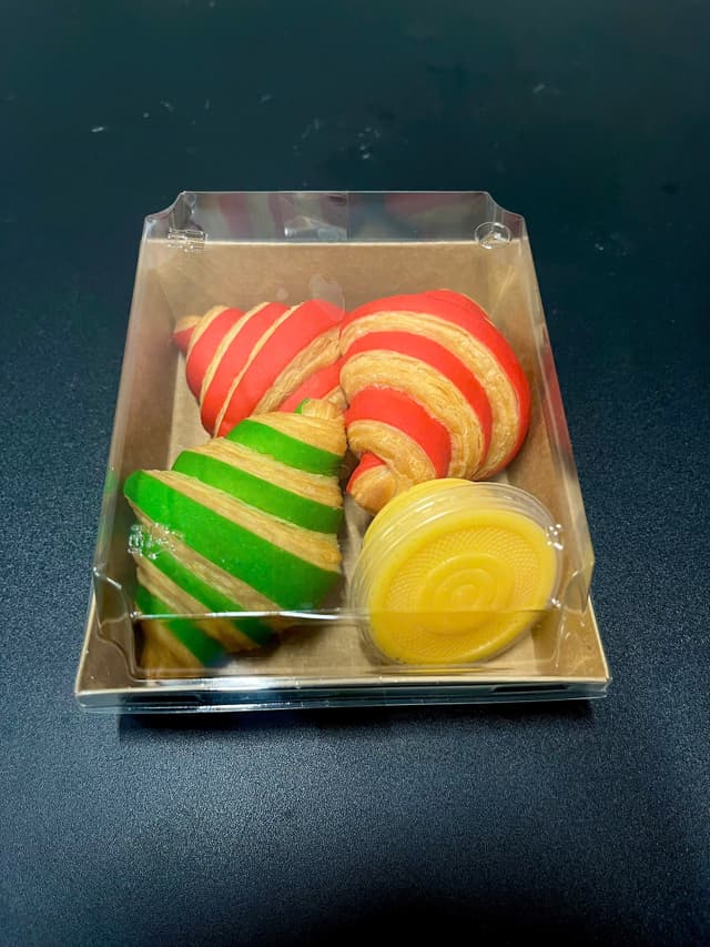 Bánh Croissant Trứng Muối Noel